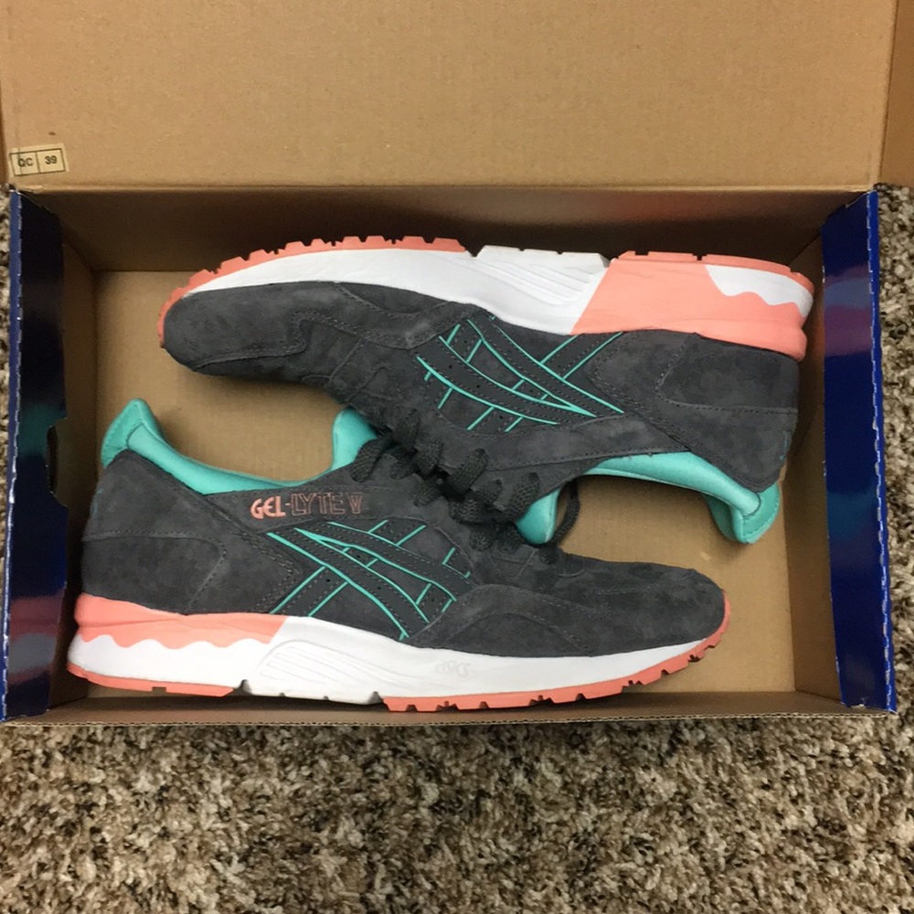 ASICS - sneaker - size 7.5 - worn once!